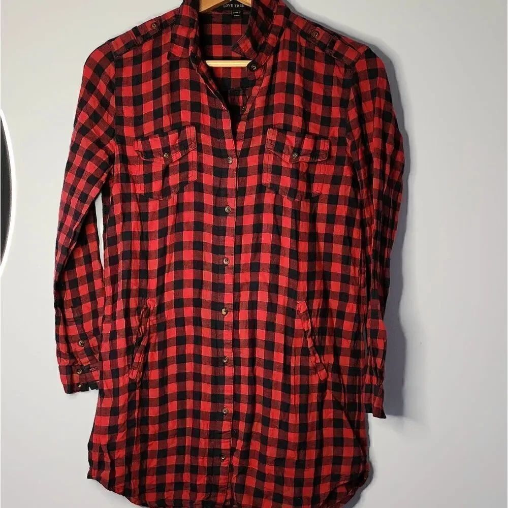 Love Tree buffalo check winter holiday top women's size small black and red